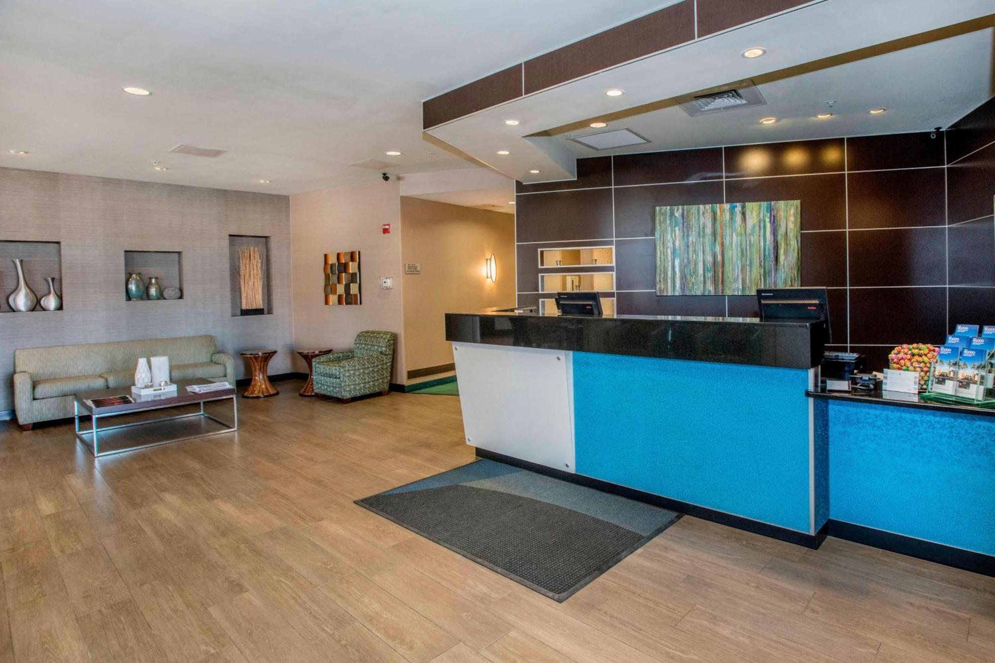 Springhill Suites By Marriott Pueblo Downtown Екстериор снимка